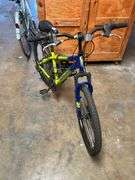 MONGOOSE SEPTER NEON BICYCLE MODEL R3022TG WITH SCHWIN CARGO RACK