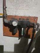 SPEEDAIRE PNEUMATIC GAUGE MANIFOLD 160PSI MAX COMPLETE WITH EXTREMELY LARGE HOSE **Requires removal from wall