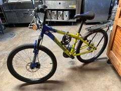 MONGOOSE SEPTER NEON BICYCLE MODEL R3022TG WITH SCHWIN CARGO RACK