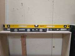 LEVELS INCLUDING STANLEY I-BEAM 4', JOHNSON 48" STRUCTO-CUT LEVEL AND SWANSON METAL 2' LEVEL
