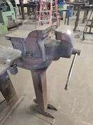 6" HEAVY DUTY SOLID METAL VICE ON STAND APROX 42" TOTAL H