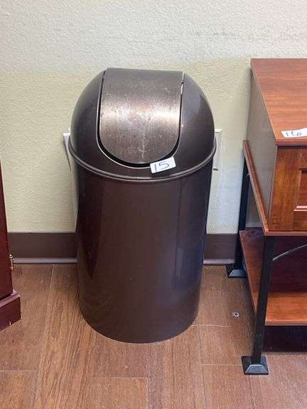 METAL TRASH BIN APROX 26"h