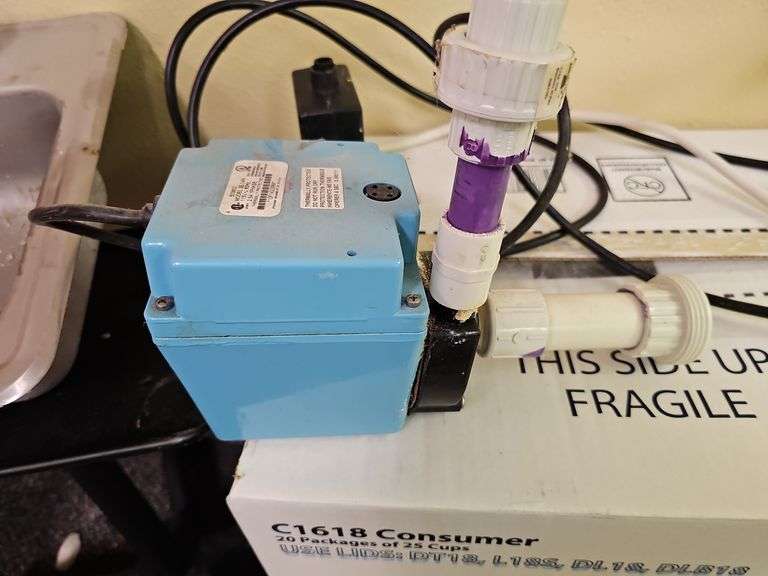 LITTLE GIANT SUBMERSIBLE OR IN-LINE PUMP MODEL 3E-34N 3-SERIES ITEM # 503603 WITH PVC ATTACHED