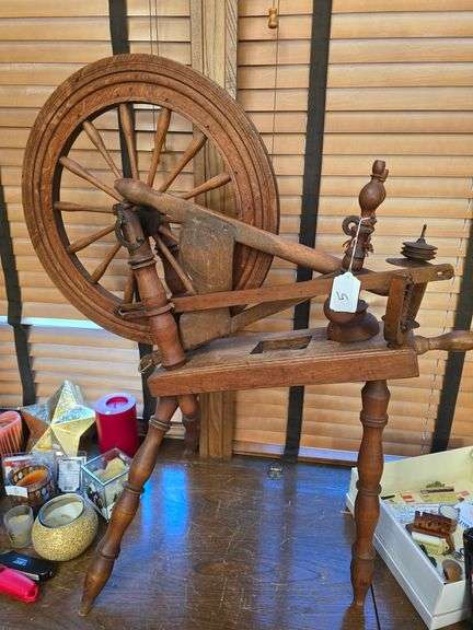 ANTIQUE WOODEN SPINNING WHEEL 3-LEGS