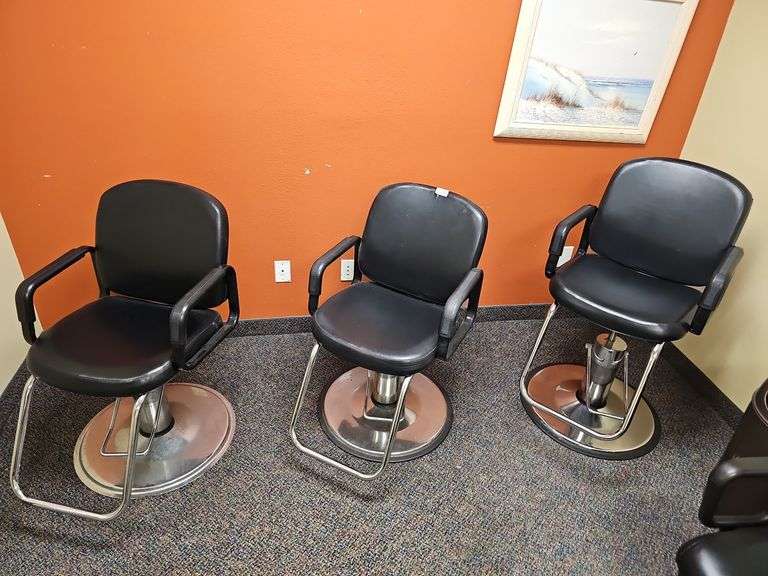 PIBBS BLACK HYDRAULIC SALON STYLING CHAIR