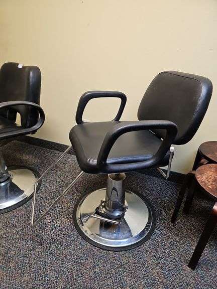 BLACK HYDRAULIC SALON STYLING CHAIRS IN VARIOUS STYLES