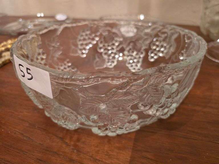 glass embossed grape serving bowl 9.5"dia X 4"