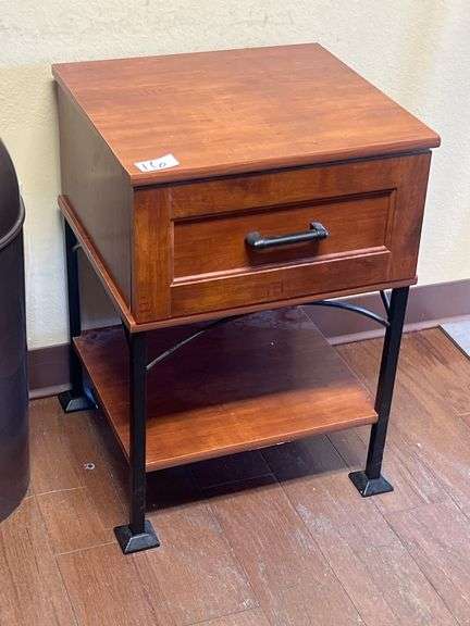 SAUDER 402808 SMALL WOODEN END TABLE WITH MATTE BLACK METAL HARDWARE 1'5" x 1'3" x 2' , MANUAL INCLD.