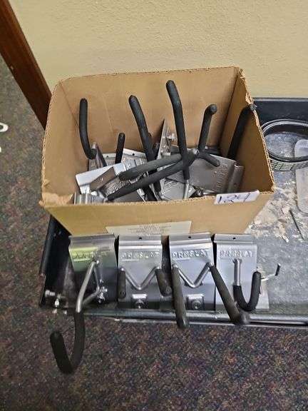 PROSLAT HEAVY DUTY STEEL HOOKS IN VARIOUS STYLES 17PCS IN LOT