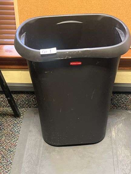 RUBBERMAID 5L54 BLACK TRASH BIN