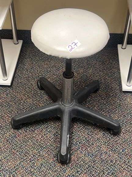 SMALL WHITE STOOL ON WHEELS