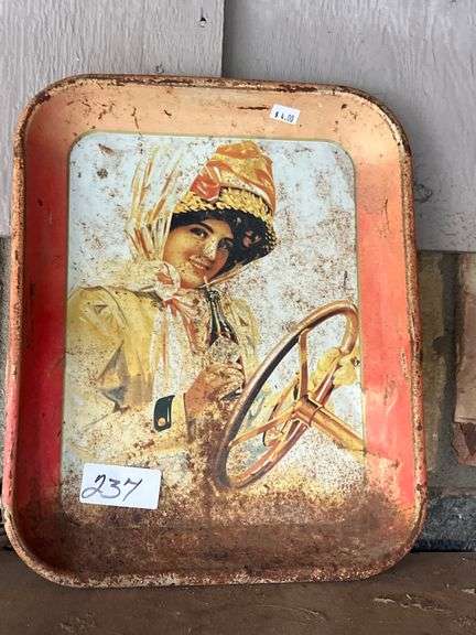 Vintage metal tin aprox 1'sq