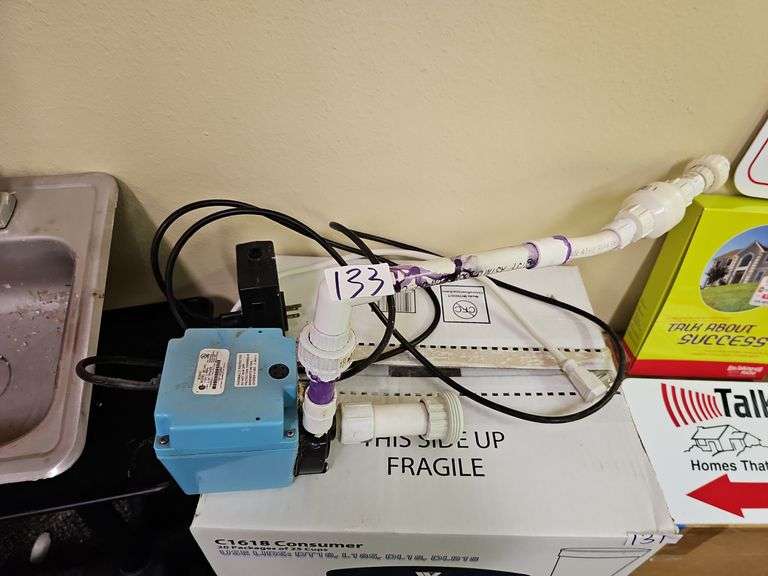 LITTLE GIANT SUBMERSIBLE OR IN-LINE PUMP MODEL 3E-34N 3-SERIES ITEM # 503603 WITH PVC ATTACHED