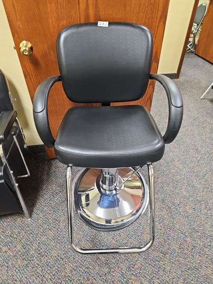 BLACK HYDRAULIC SALON STYLING CHAIR