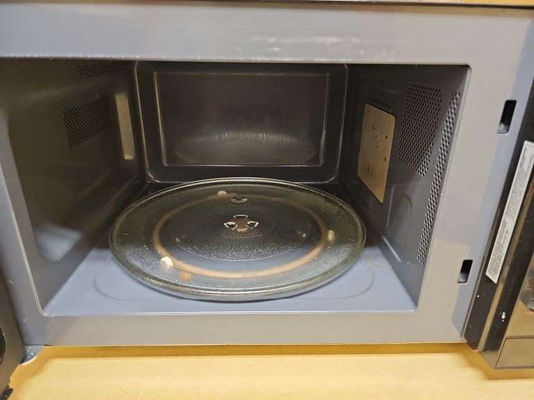 MAGIC CHEF COUNTERTOP MICROWAVE MODEL HMM1110B