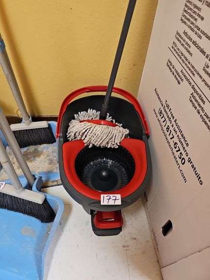 SPIN MOP WITH MOP AND EXTRA HEADS INCLD.