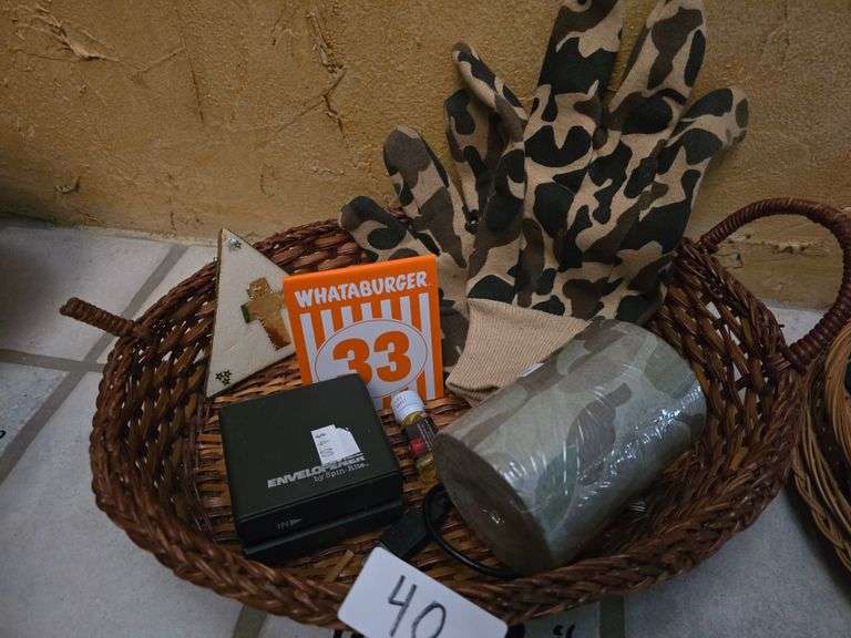 Vintage wicker basket approx 13"x10"x3"