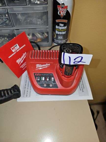 MILWAUKEE 12V LI-ION M12 BATTERY 48-11-2401 AND CHARGER 48-59-2401