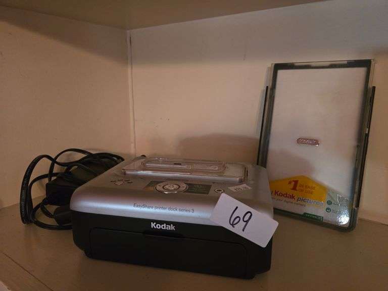 Kodak EasyShare printer dock series 3 with power cable and some photo paper incld.