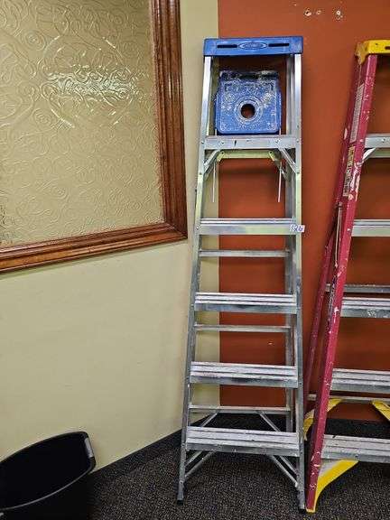 WERNER ALUMINUM 6' PAINTERS LADDER WITH TRAY