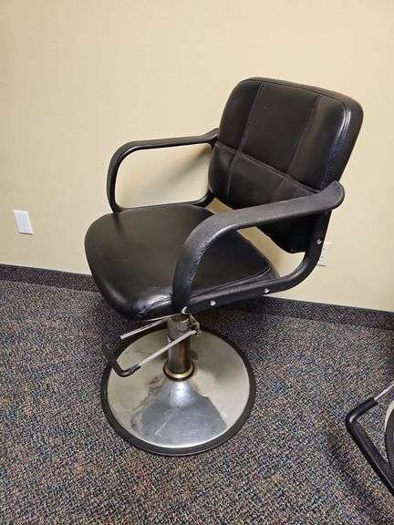 BLACK HYDRAULIC SALON STYLING CHAIRS IN VARIOUS STYLES