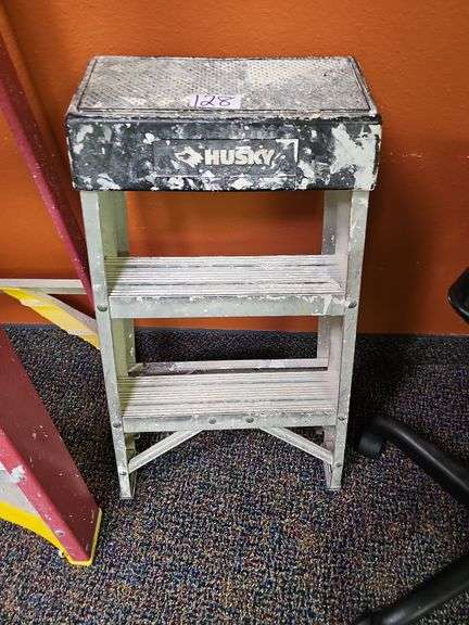 HUSKY 300LB ALUMINUM 2-STEP LADDER