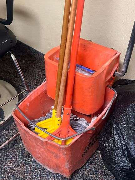 WHITE COMMERCIAL ORANGE MOP BUCKET WITH (2) MOPS INCLD.