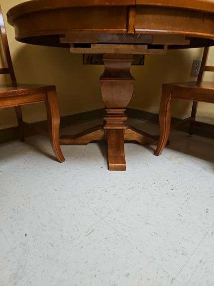 SOLID WOODEN VINTAGE DINING TABLE 4'DIA x 2.5'H