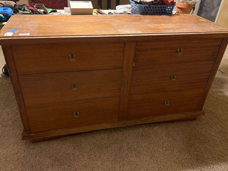 Vintage solid wood dresser with 6-drawers aprox 59"x20"x32"