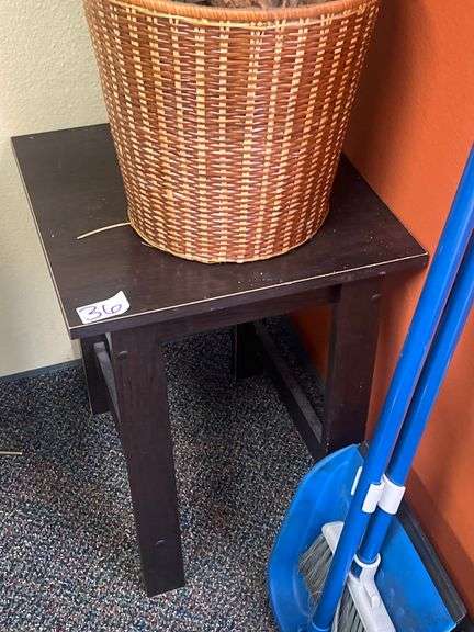 SAUDER 414289 DARK WOODEN SMALL END TABLE APROX 15.5"x20"