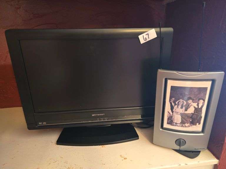 Emerson LD190EM1 Monitor with built-in DVD player, power cable and photo frame antenna incld.