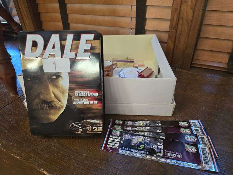 VARIOUS COLLECTIBLE MEMORABILLIA