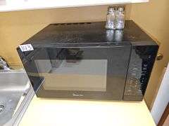 MAGIC CHEF COUNTERTOP MICROWAVE MODEL HMM1110B