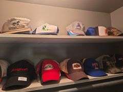 Wide variety of men's hats including vintage and modern over 30+pcs