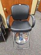 BLACK HYDRAULIC SALON STYLING CHAIR