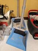 QUICKE SMALL BROOM AND DUSTPAN SET