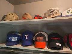 Wide variety of men's hats including vintage and modern over 30+pcs