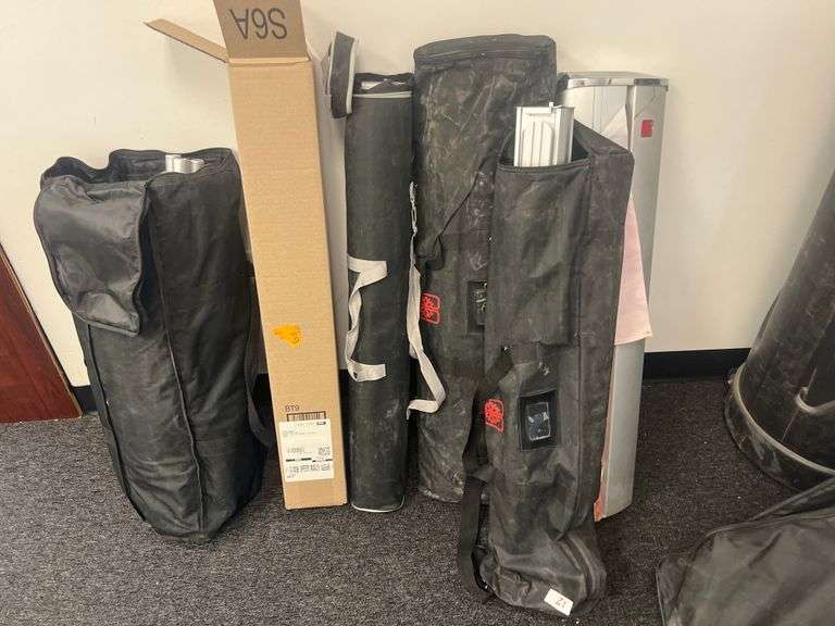 PORTABLE AND FIXABLE METAL SIGN DISPLAYS