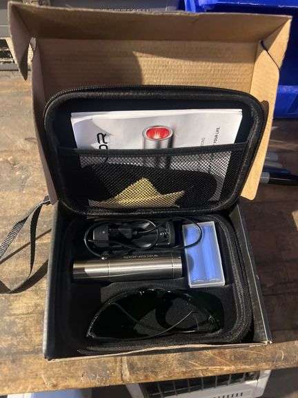VICONOR RED LIGHT THERAPY DEVICE WITH TRAVEL CASE