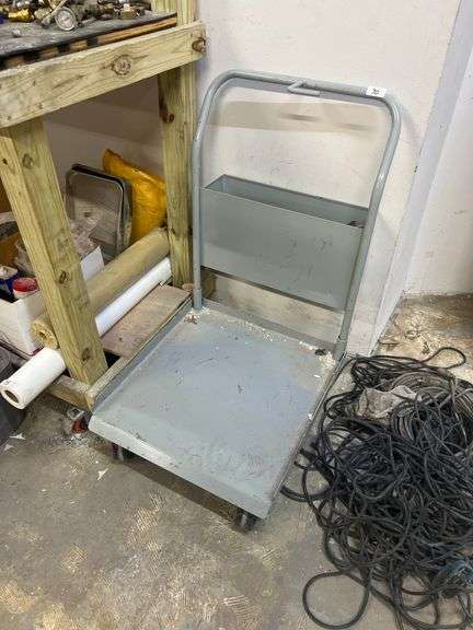 METAL WAREHOUSE CART APROX 25"x26"x40"