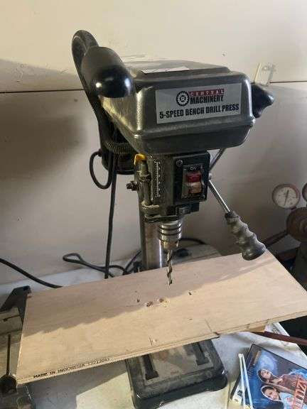 CENTRAL MACHINERY 5-SPEED 8-INCH DRILL PRESS MODEL 62520  IN WORKING CONDITION
