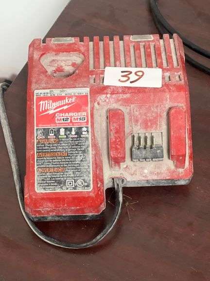 MILWAUKEE M12 / M18 BATTERY CHARGER 12-18V 48-59-1812