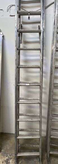 WERNER D1520-2 MK 26 300LBS 20' ALUMINUM ROOFING LADDER