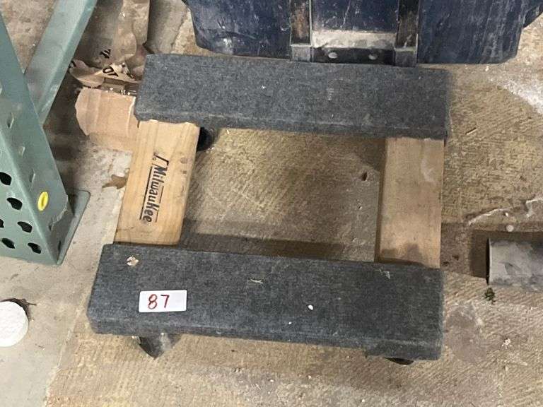 MILWAUKEE SMALL FURNITURE DOLLY APROX 15"SQ x 5"H