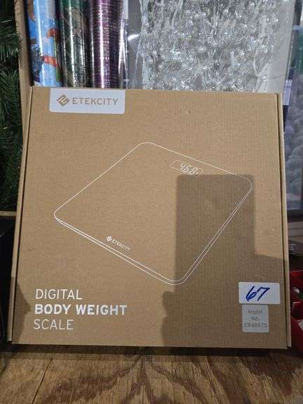 ETEKCITY EUFY DIGITAL BODY WEIGHT SCALE MODEL EB4887S BLACK GLASS TOP LED SCREEN