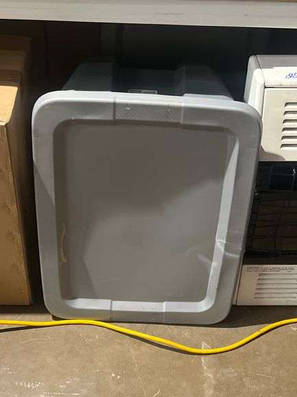 STERILITE EXTRA STRONG 18-GAL TOTE WITH LID 23-1/8" x 18-1/8" x 14-7/8"