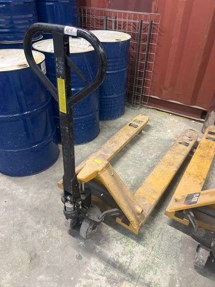 CAT 5500LBS PALLET JACK IN WORKING CONDITION