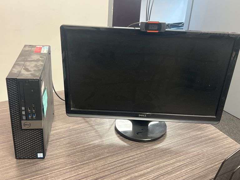 DELL OPTIPLEX 3040 COMPUTER WITH CORE i5 INTEL. INCLUDES DELL 24" LCD MONITOR, HDMI TO VGA CABLE, AND WEBCAM