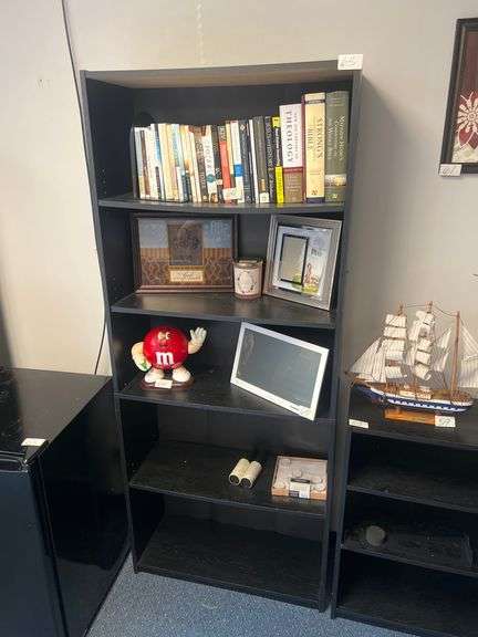 BLACK PRESSED WOOD BOOKSHELF WITH 5-SHELVES (3-adjustable shelves) APROX 30"x1'x6'