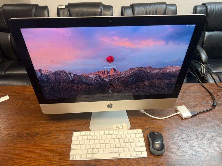 APPLE IMAC CORE i3 ALL IN ONE COMPUTER 21.5" POWERS ON, WITH POWER CABLE AND A1644 KEYBOARD INCLD.